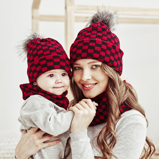 Mom And Baby A Set Of Knitted Hats New Black And White Red Plaid